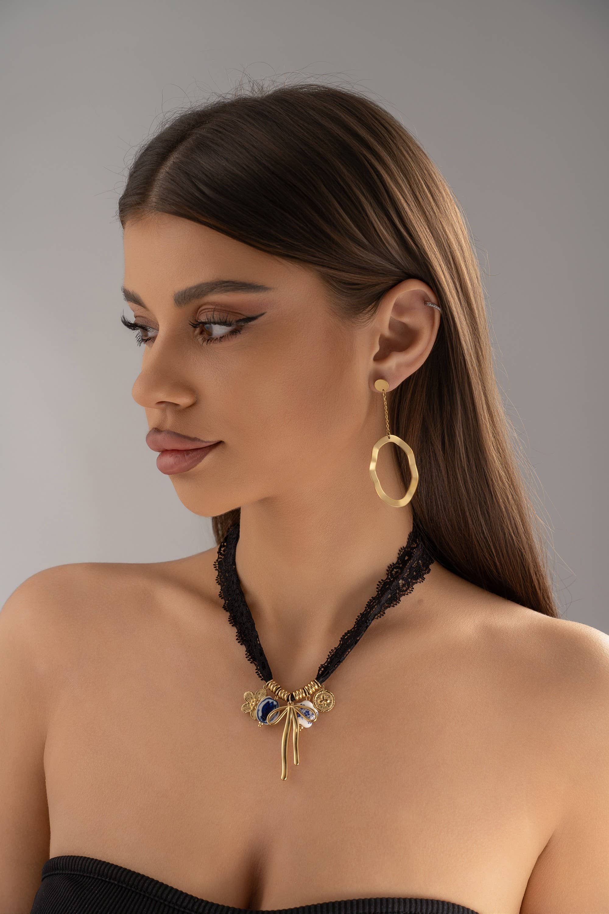 Collier Dentelle Noire Élégance Mystique Nœud Charme Pierre