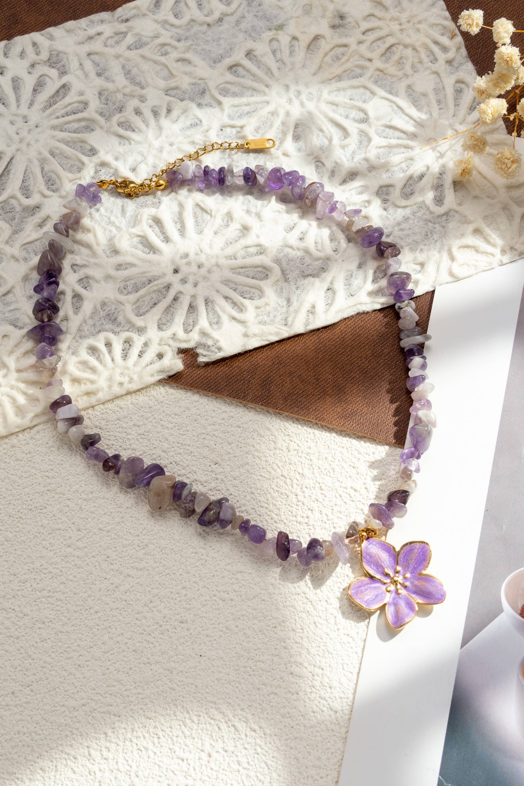 Collier pierre naturelle améthyste violettes pendentif fleur