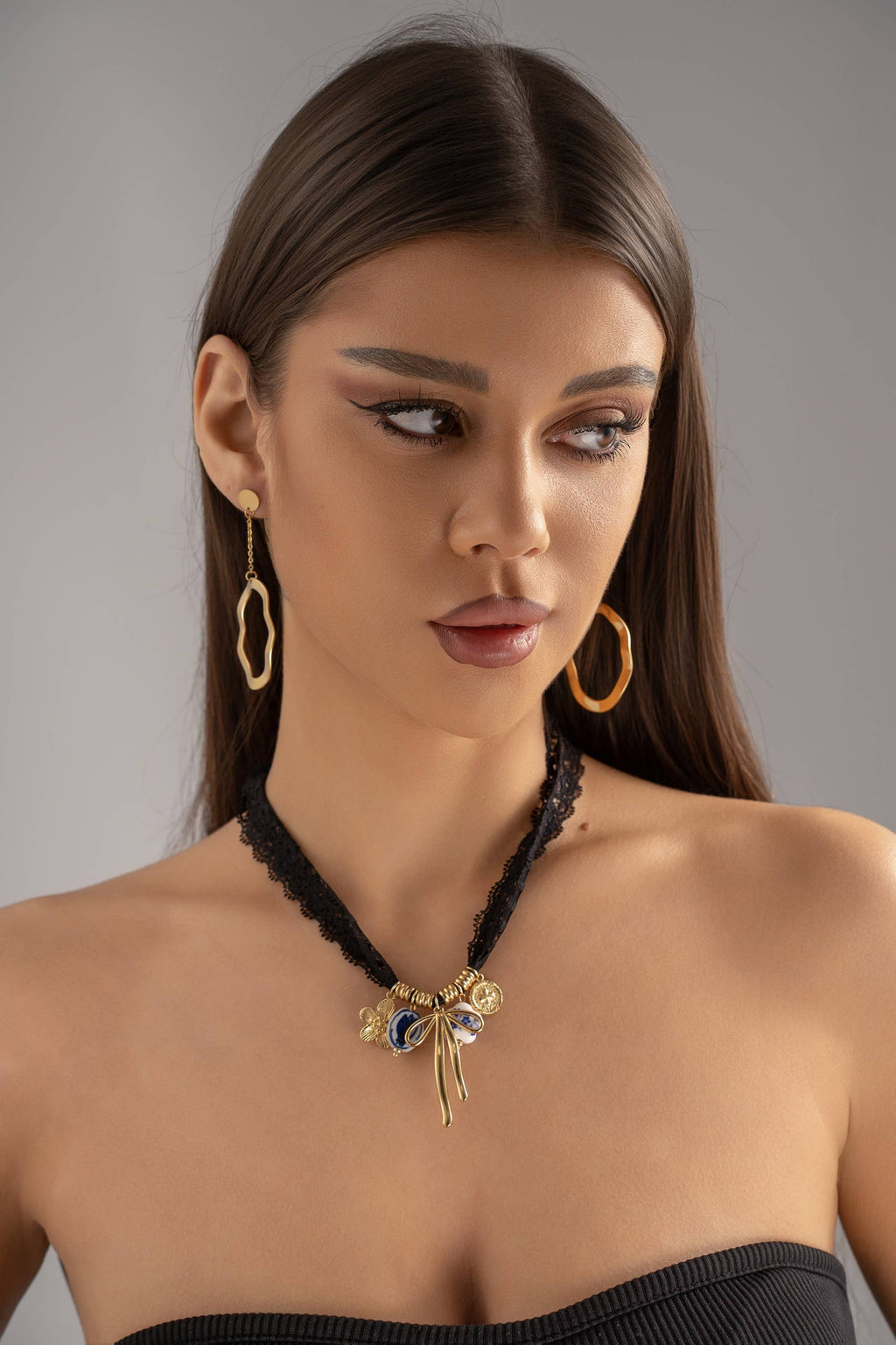 Collier Dentelle Noire Élégance Mystique Nœud Charme Pierre