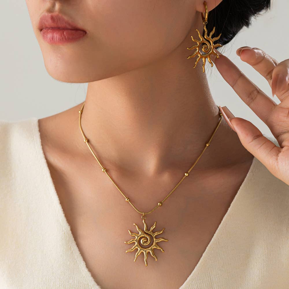 Collier Soleil Spirale Doré en Acier Inoxydable
