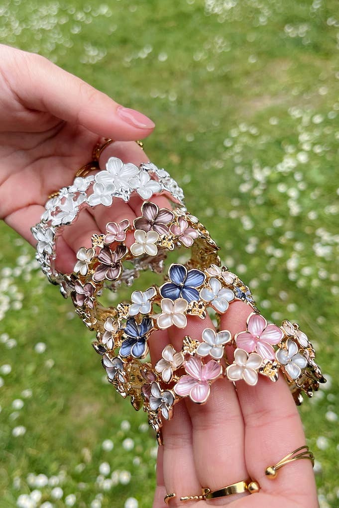 Bracelet fleurs coloré avec élastique 324CP22