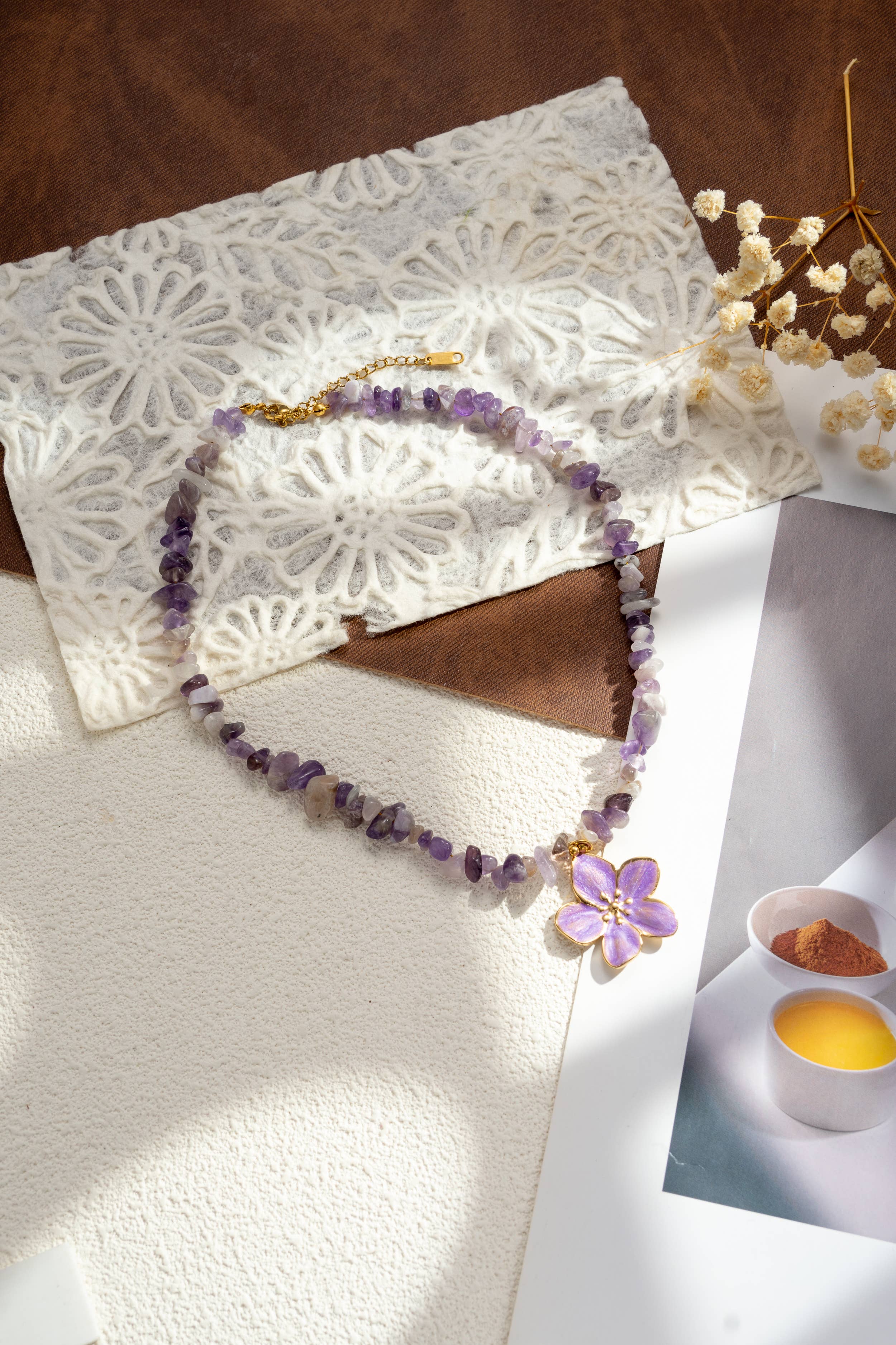 Collier pierre naturelle améthyste violettes pendentif fleur