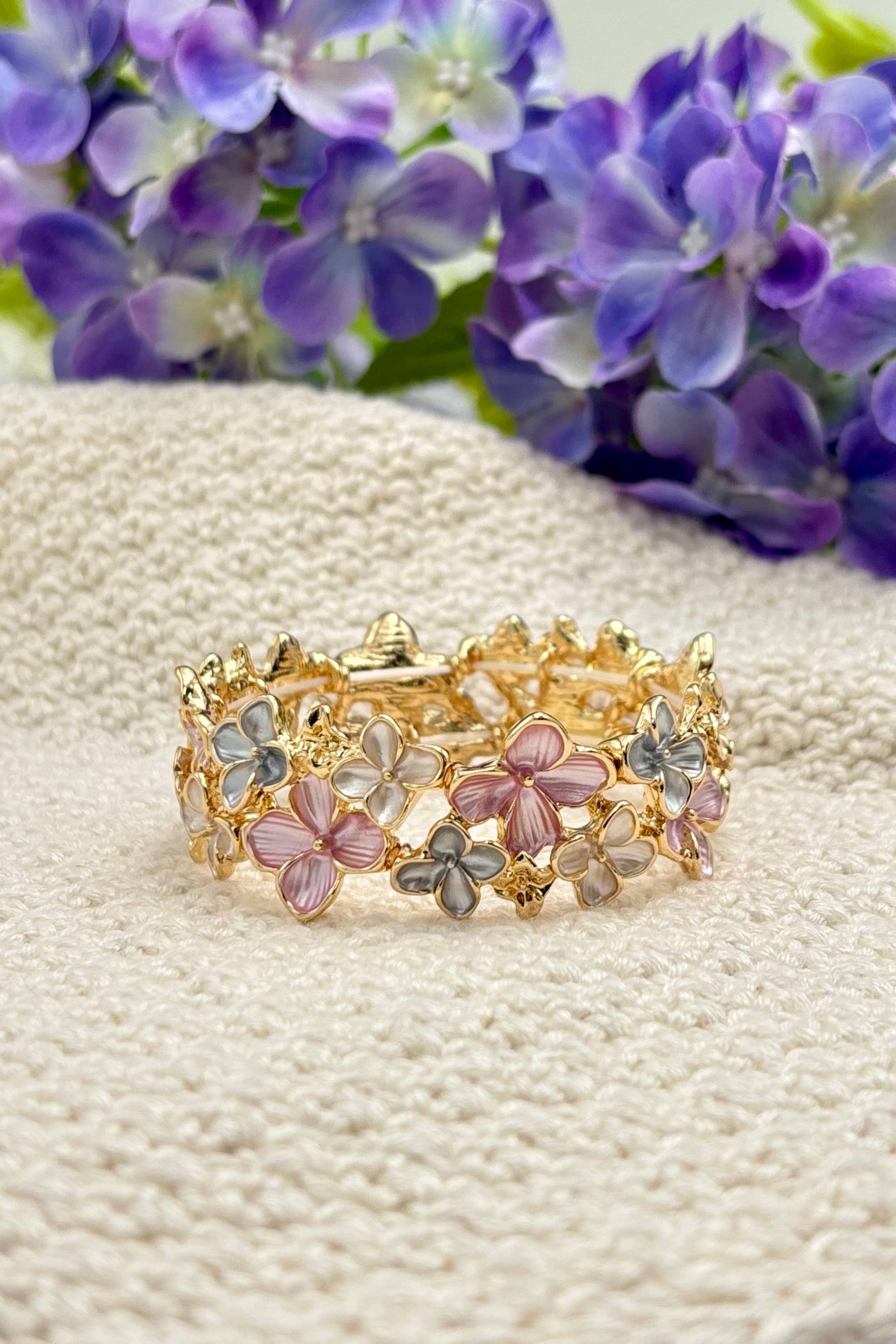 Bracelet fleurs coloré avec élastique 324CP22