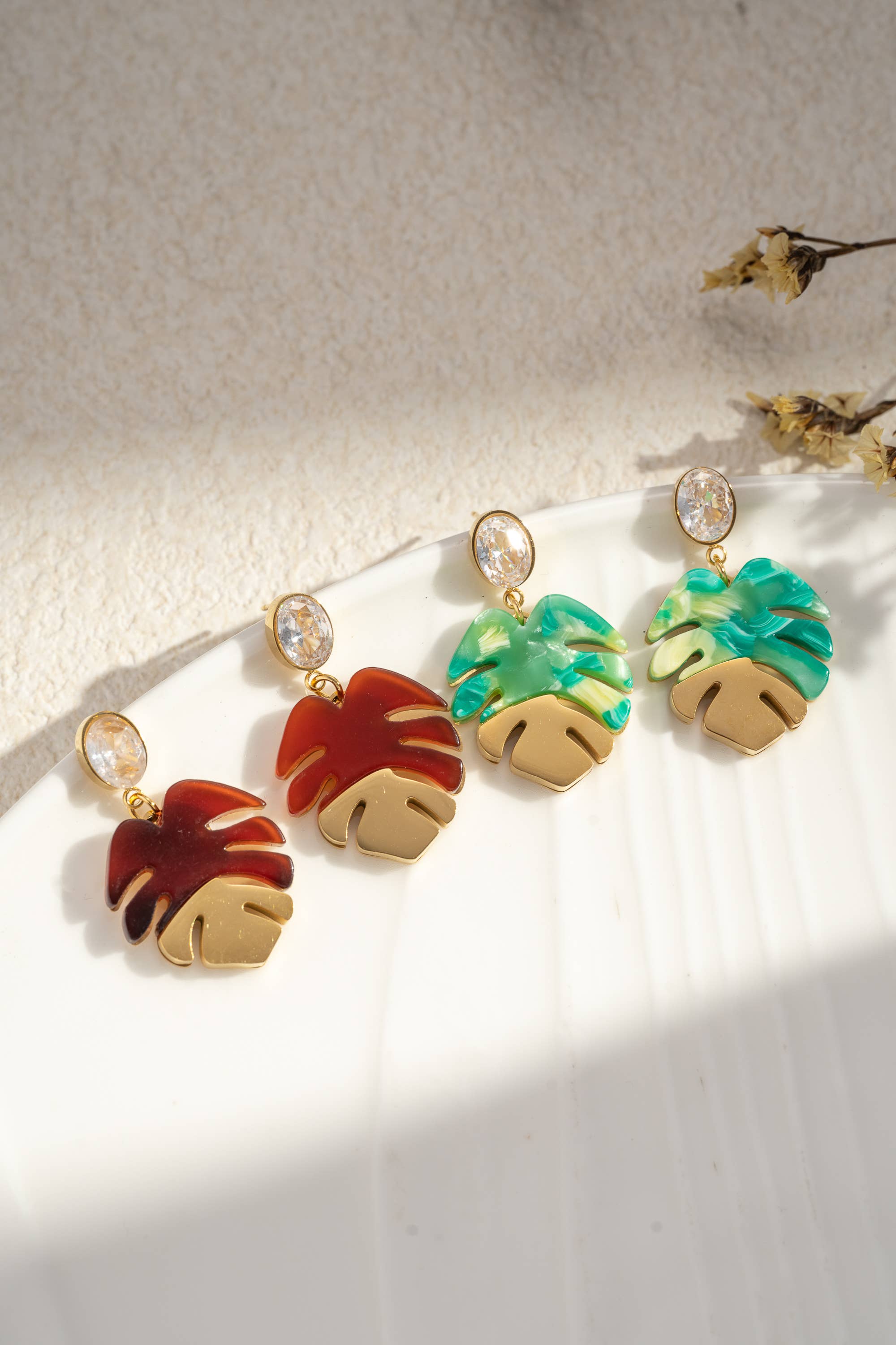 Boucles d’Oreilles Monstera Chic – Résine & Acier Inoxydable
