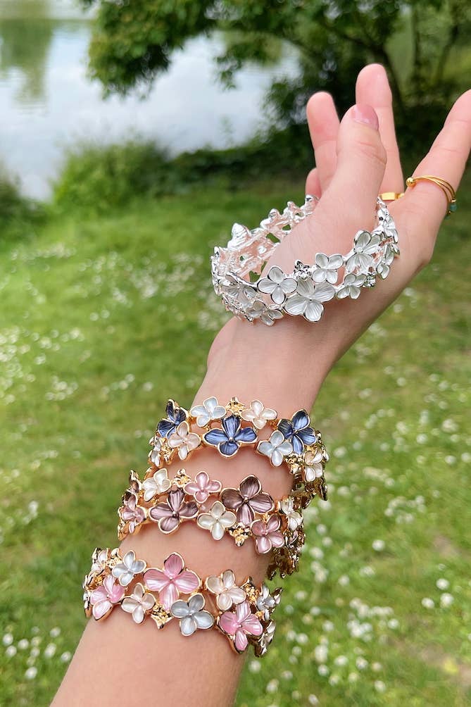 Bracelet fleurs coloré avec élastique 324CP22