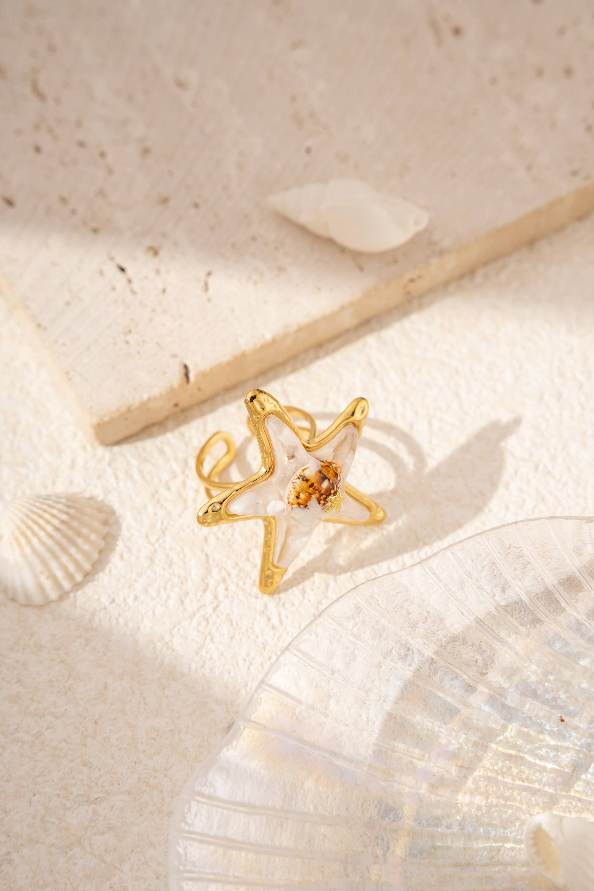 Bague étoile de mer résine doré été tendance ajustable