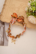 Collier foulard tressé orange breloques acier inoxydable