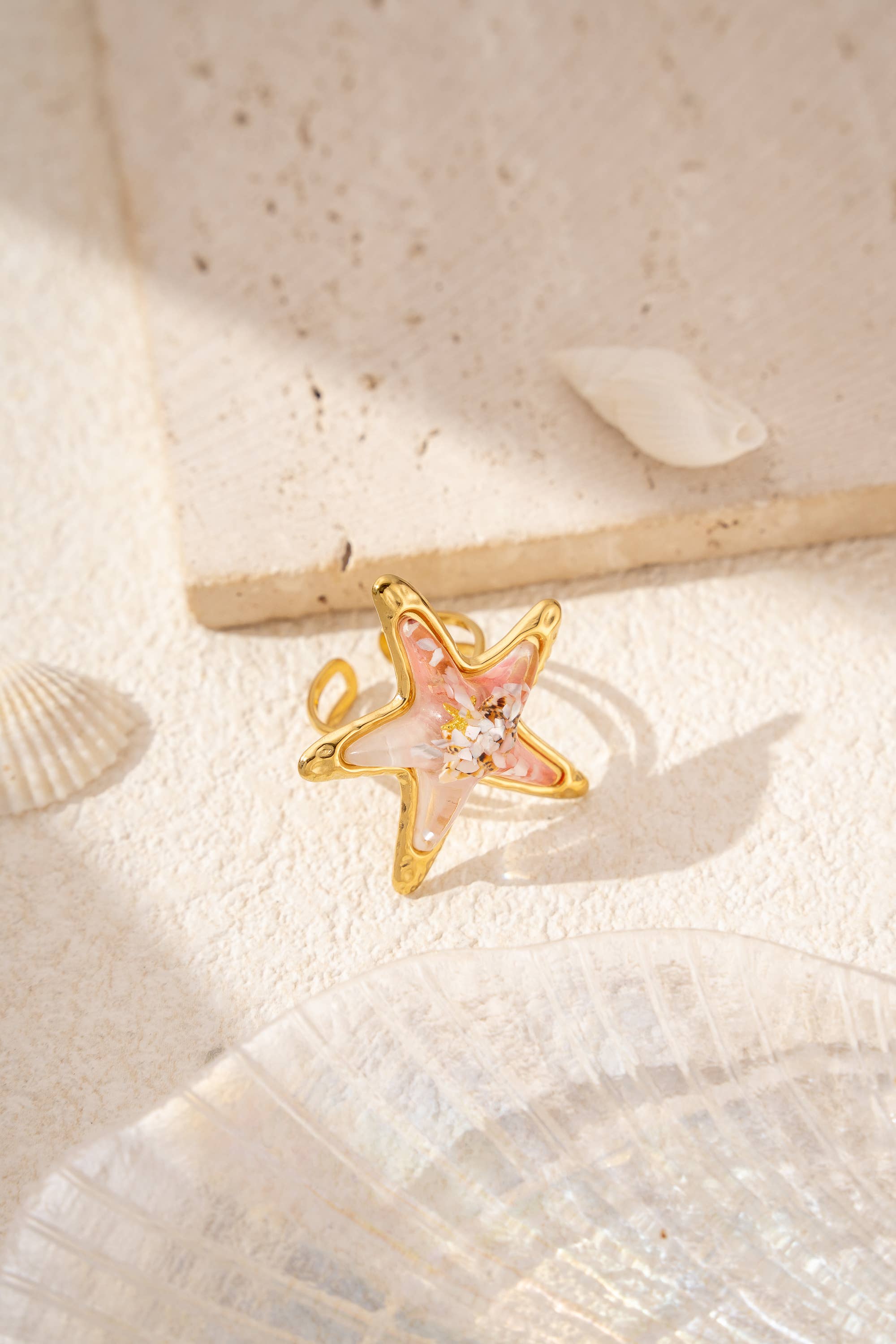 Bague étoile de mer résine doré été tendance ajustable