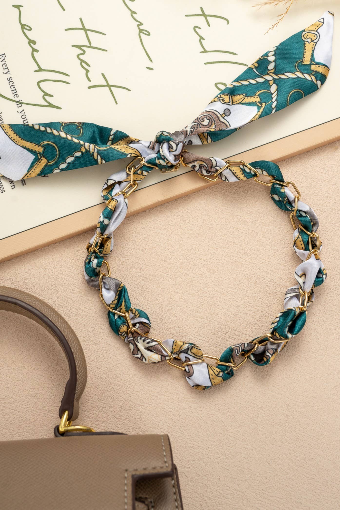 Collier entrelacé maille et foulard coloré personnalisable